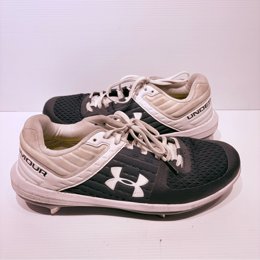 UNDER ARMOUR Black and White Baseball Cleats - Size 9